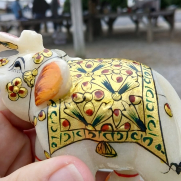 Vintage White Marble Mughal Jeweled Elephant Sculpture Paper Weight. - Picture 9 of 11